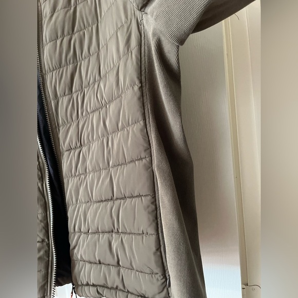 Universal Standard Women’s Puffer in Size 22-24 (Large in Universal Standard) - Picture 6 of 13